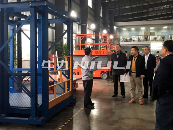 專利油缸直頂式升降平臺(tái)